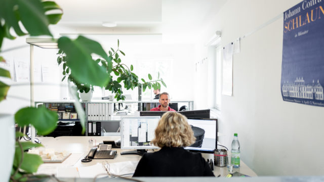 Blick auf einige Arbeitsplätze