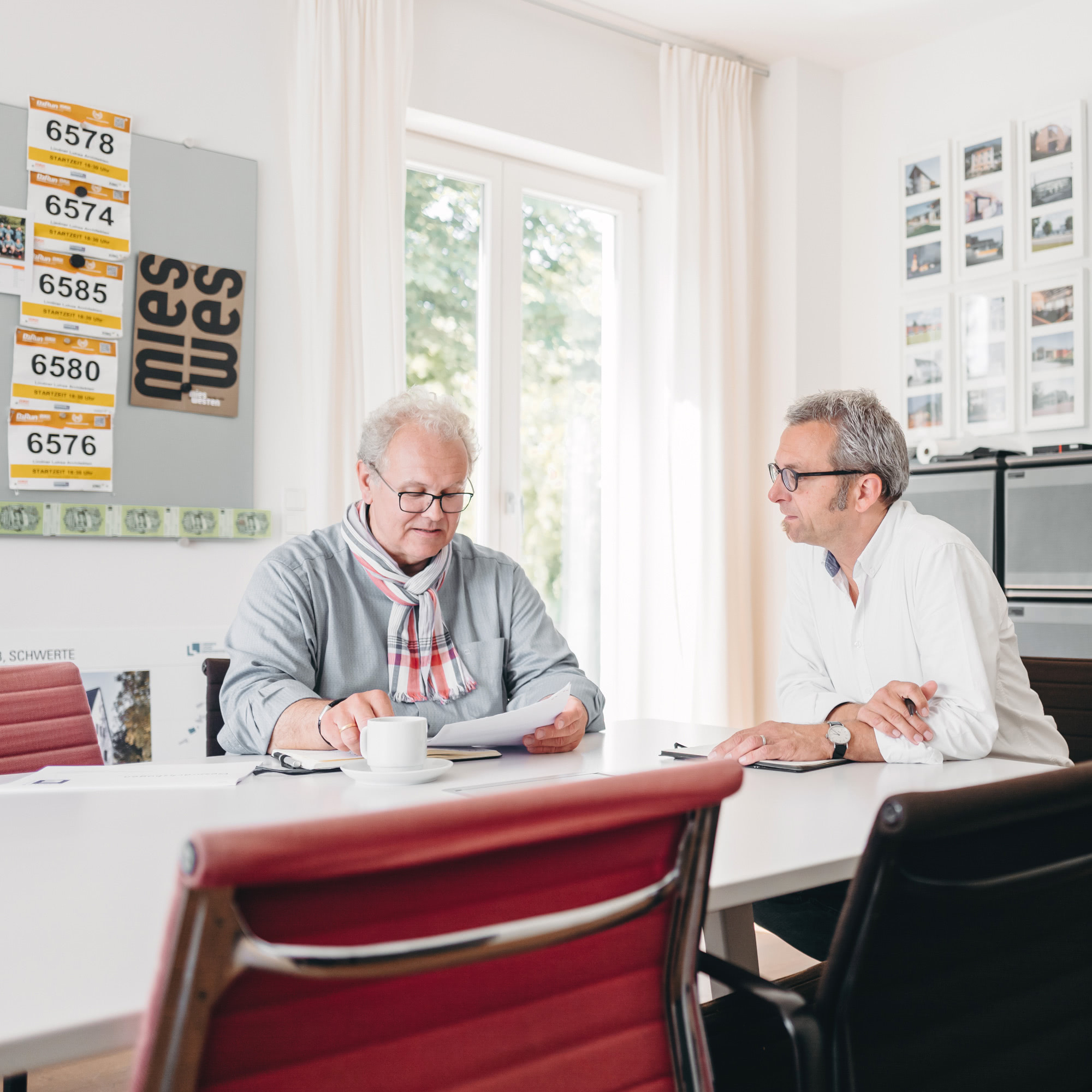 Harald Lindner und Frank Lohse am Besprechungstisch